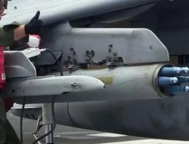 Βίντεο: Βολές AV-8B Harrier με APKWS